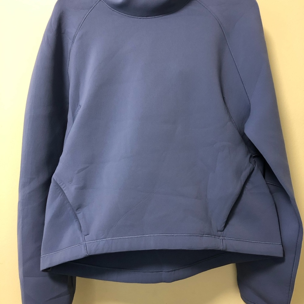 Lululemon Athletica Lilac Scuba Pullover Size 4